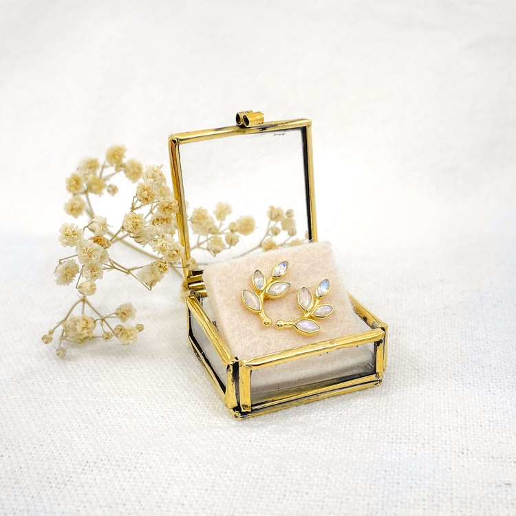 Collection de boucles d'oreilles en pierres fines naturelles