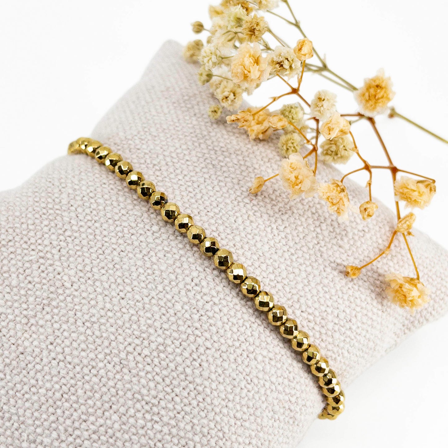 Bracelet ajustable en perles facettées d'hématite dorées
