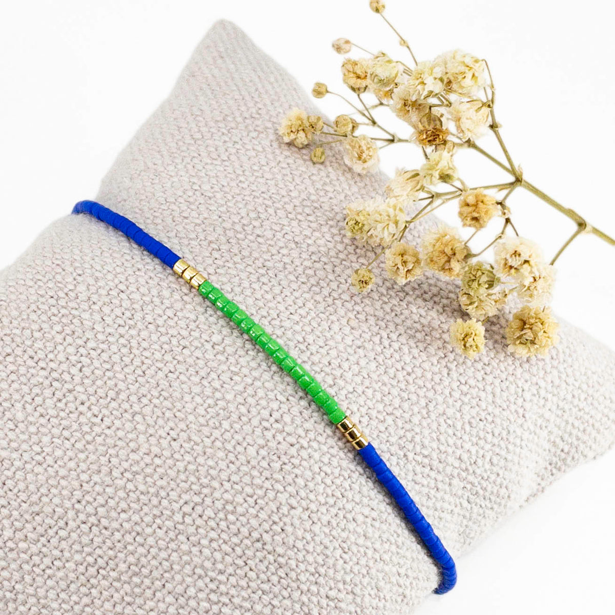 Bracelet en perles de rocaille colorées et or