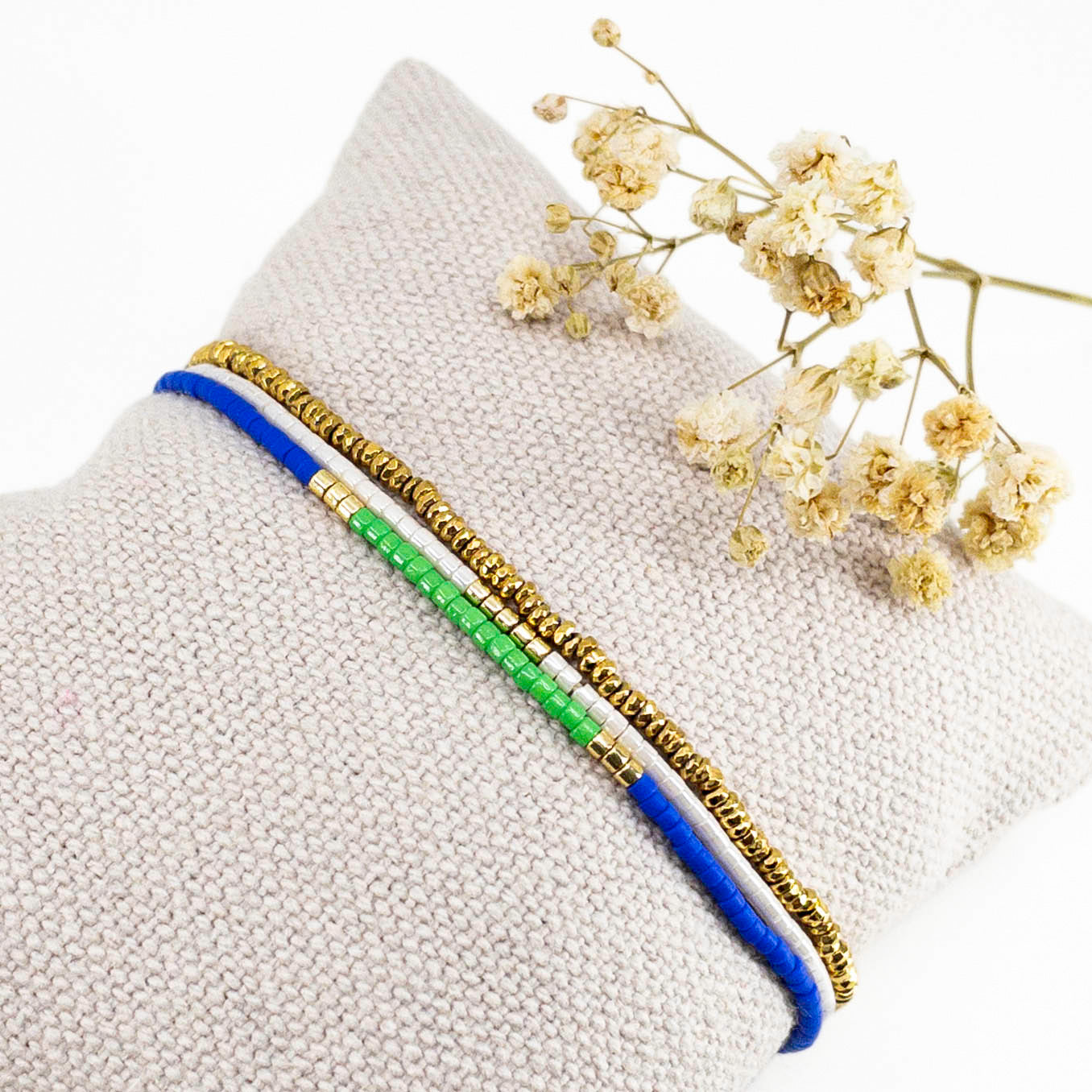 Bracelet en perles de rocaille colorées et or