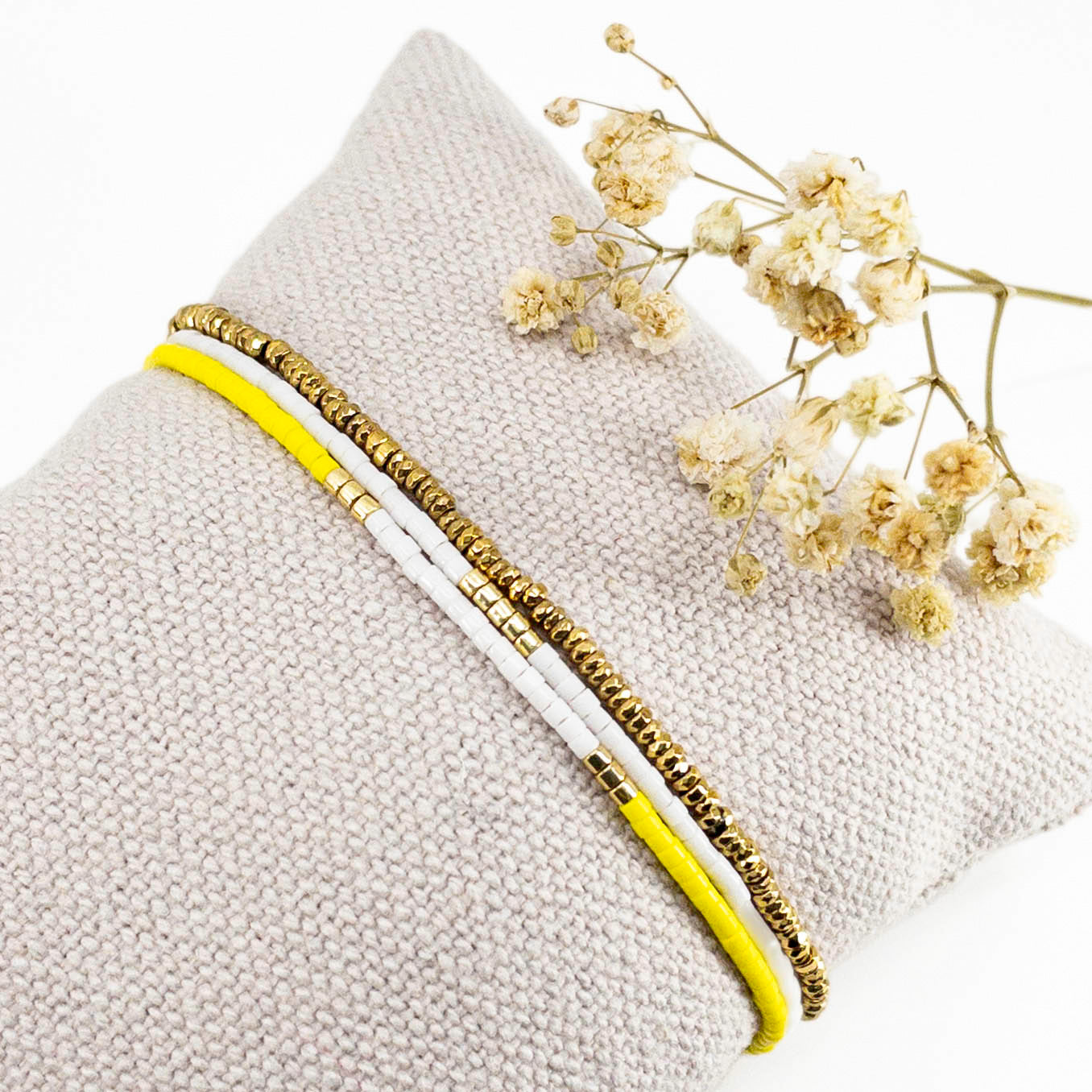 Bracelet en perles de rocaille colorées et or
