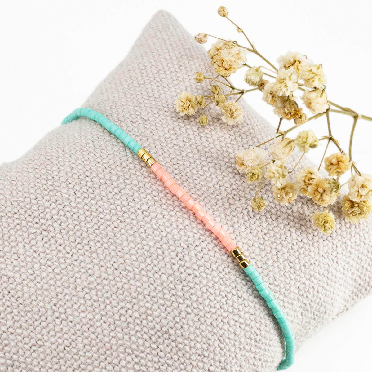 Bracelet en perles de rocaille colorées et or
