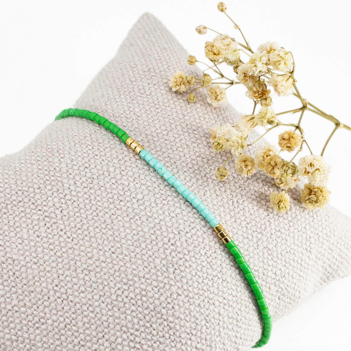 Bracelet en perles de rocaille colorées et or
