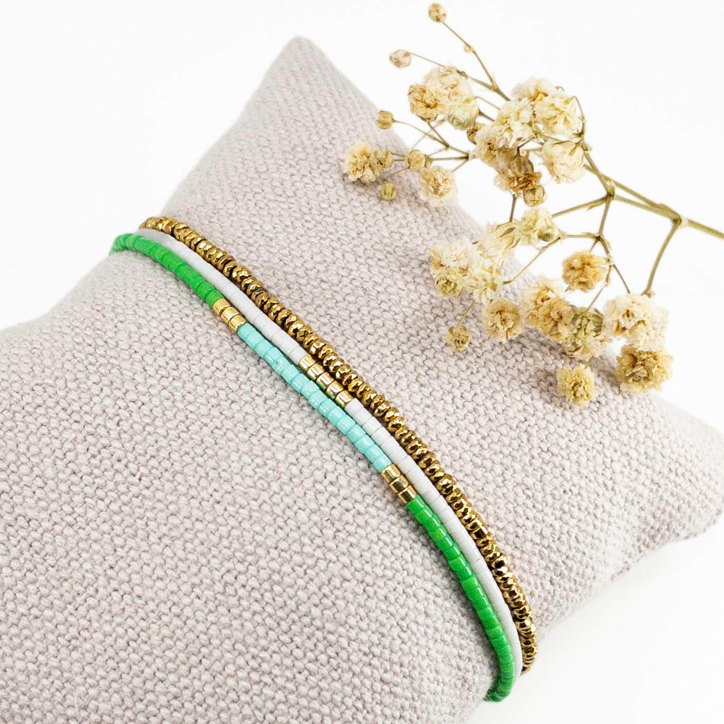 Bracelet en perles de rocaille colorées et or