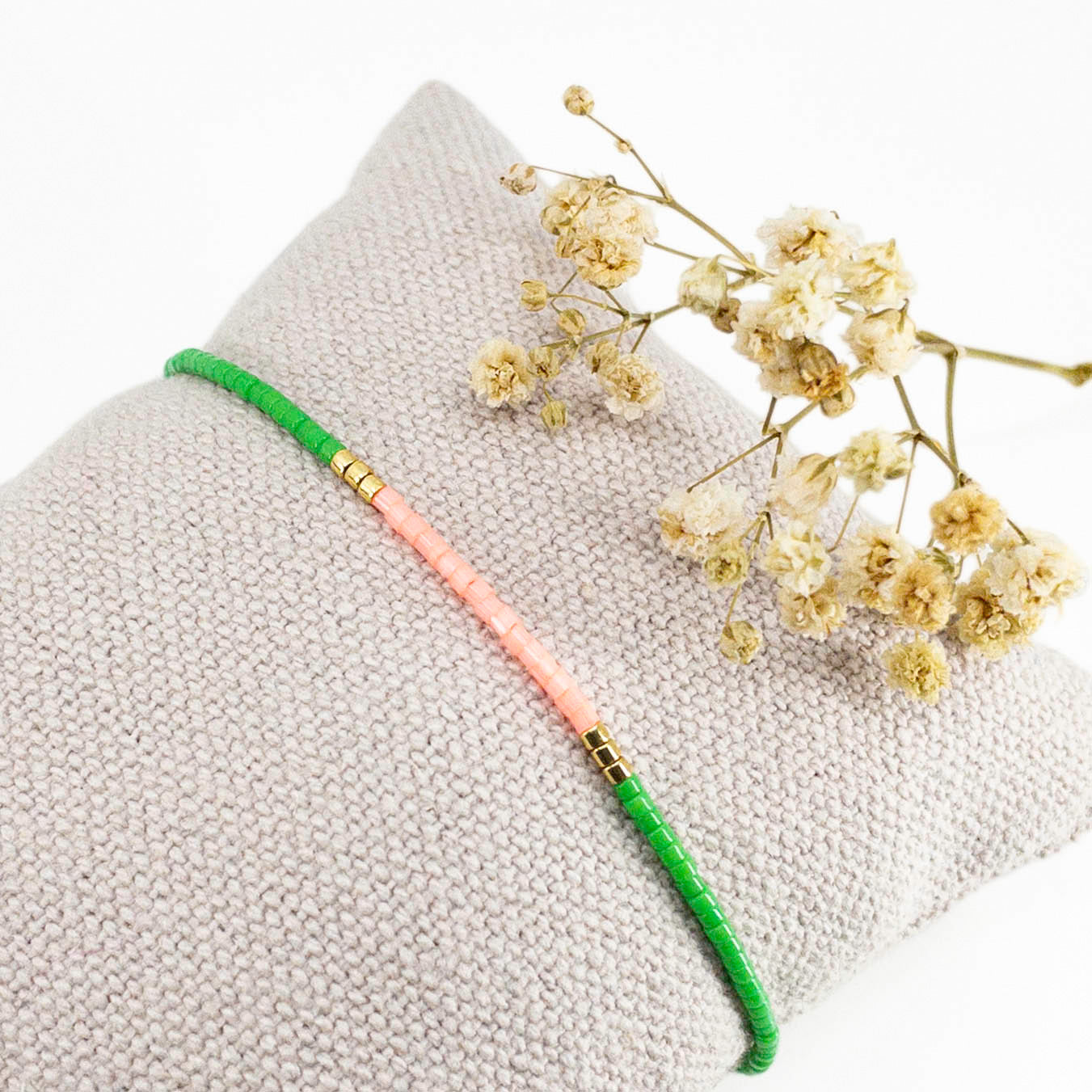 Bracelet en perles de rocaille colorées et or