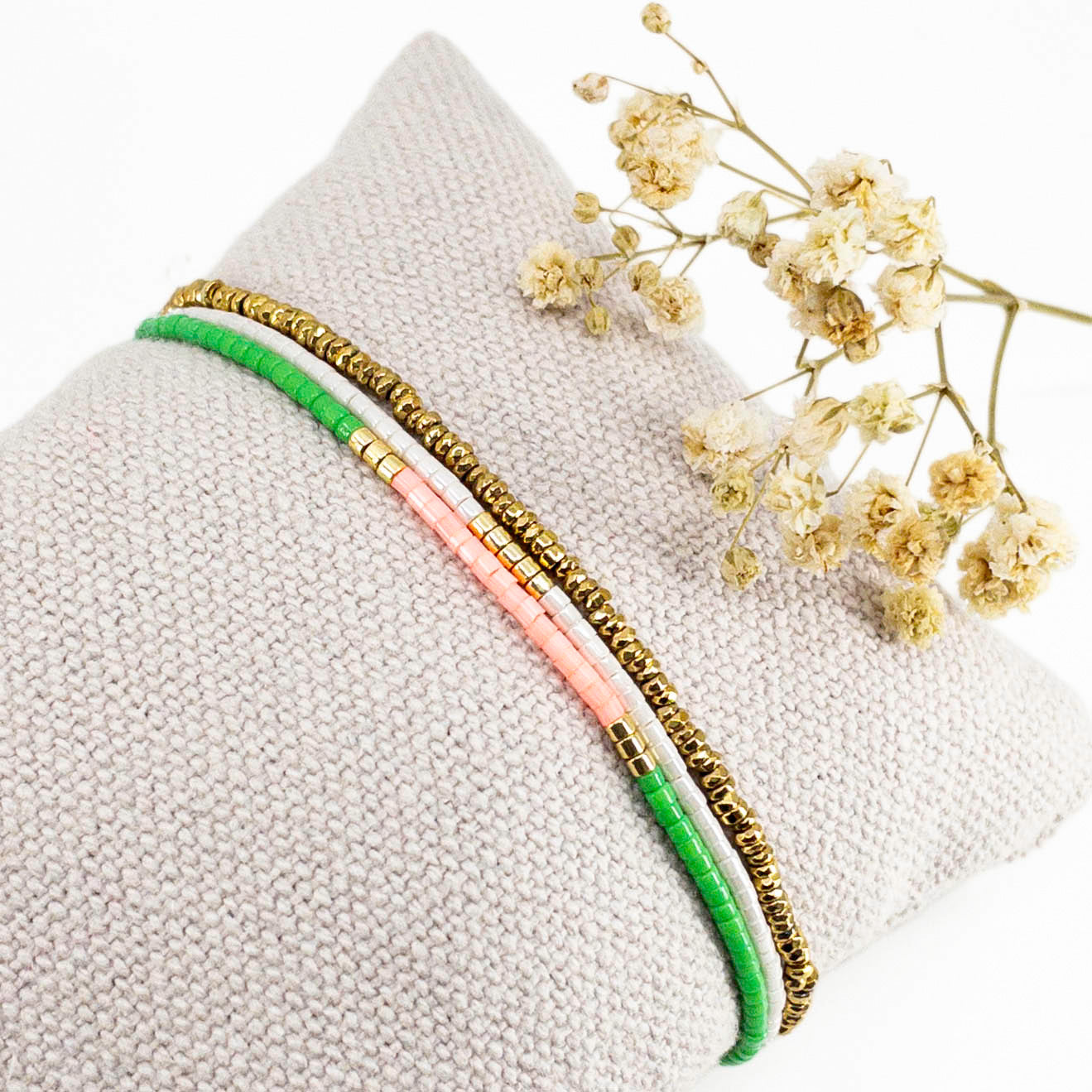 Bracelet en perles de rocaille colorées et or