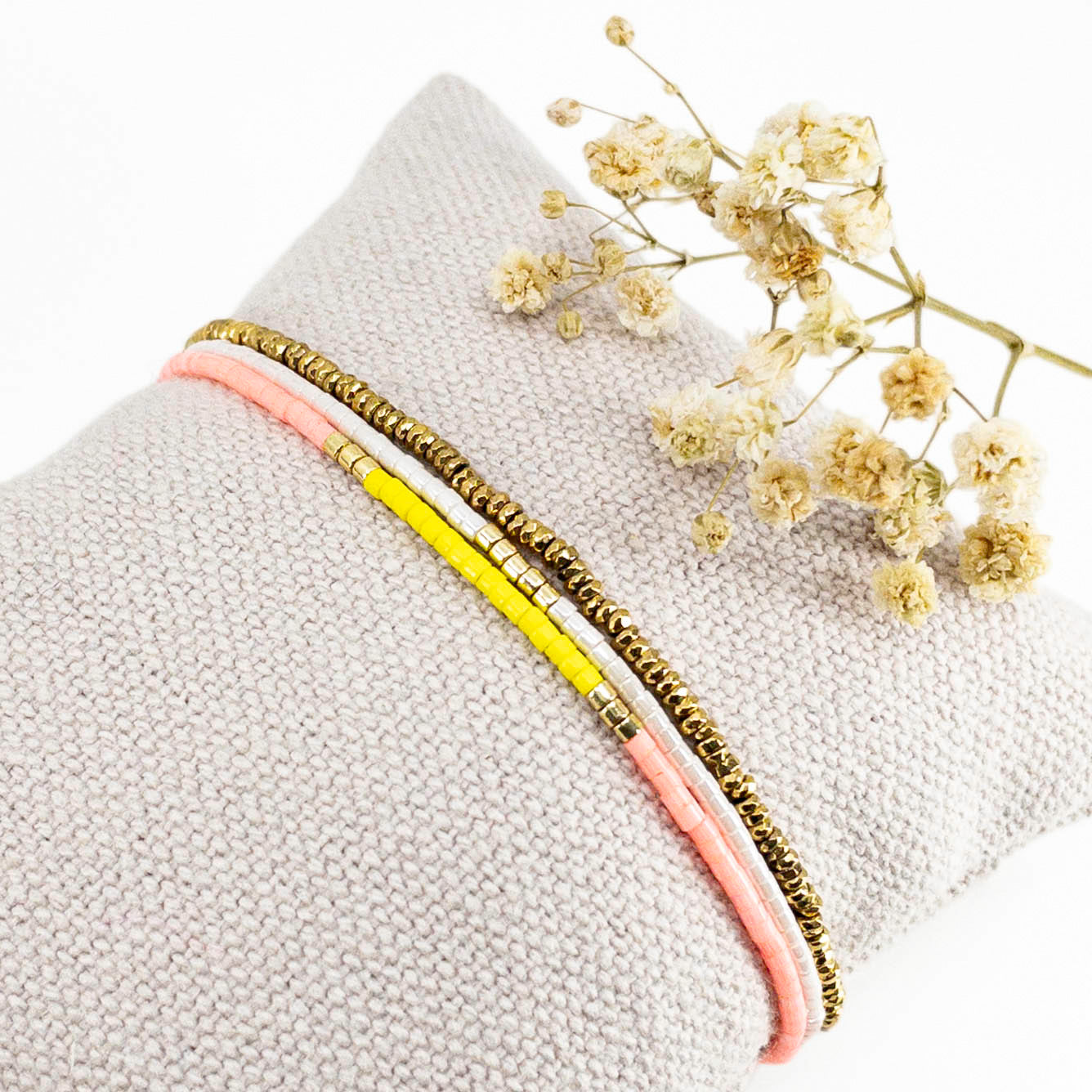 Bracelet en perles de rocaille colorées et or