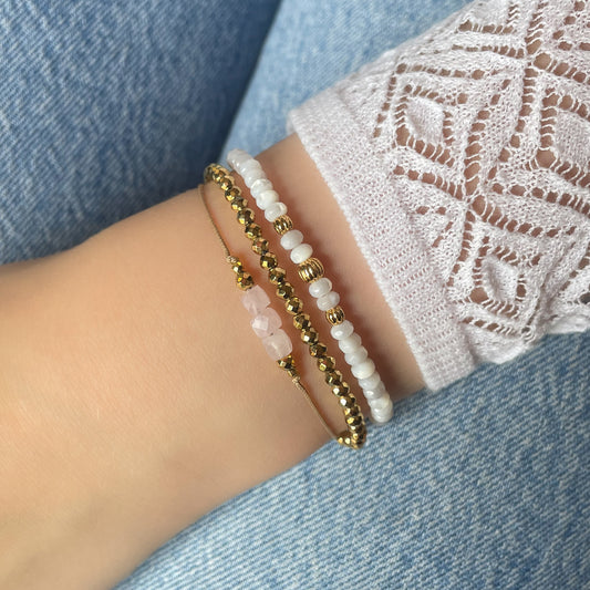 Bracelet ajustable en perles facettées de nacre blanche naturelle