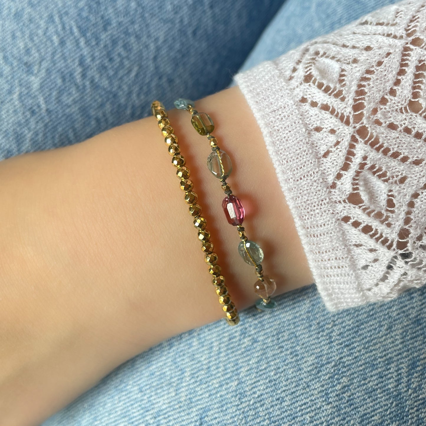 Bracelet en pierres fines naturelles composé de neuf Tourmalines multicolores.