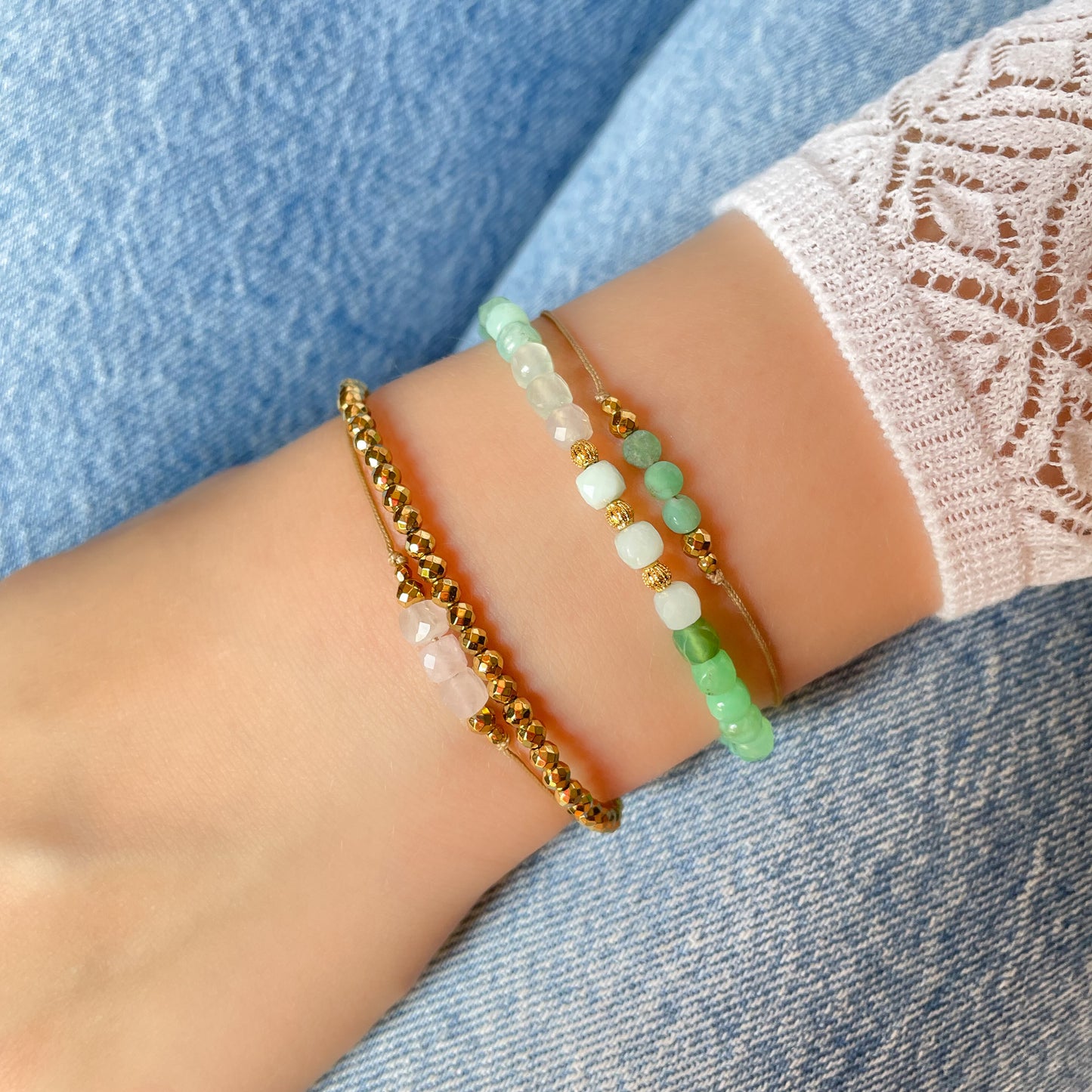 Bracelet ajustable composé de pierres fines naturelles de Chrysoprase aux teintes vert clair et vert lagon