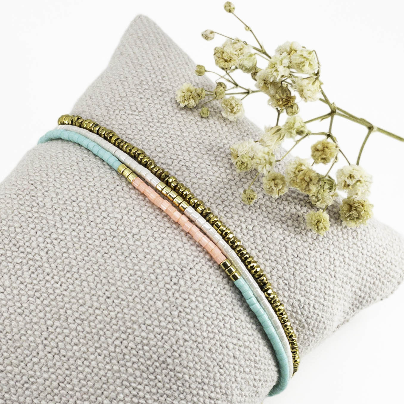 Bracelet en perles de rocaille colorées et or