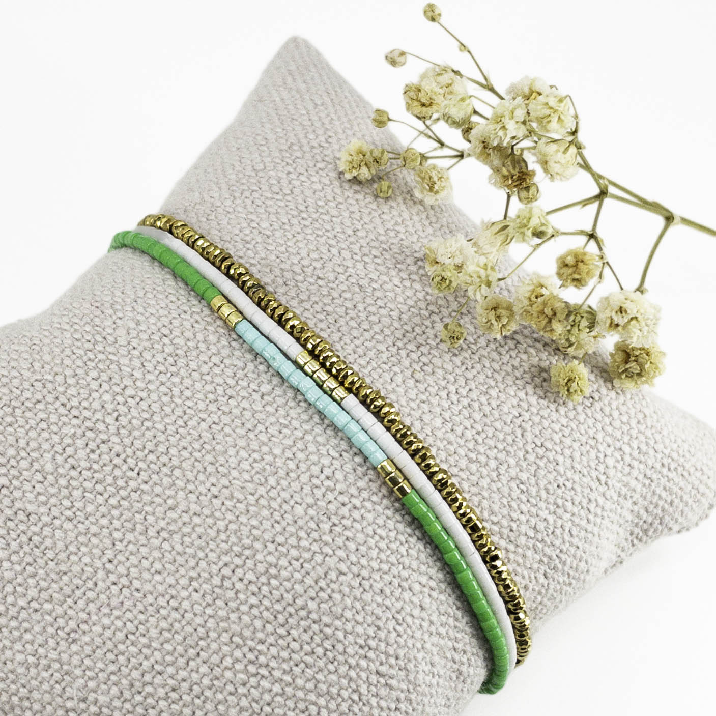 Bracelet en perles de rocaille colorées et or