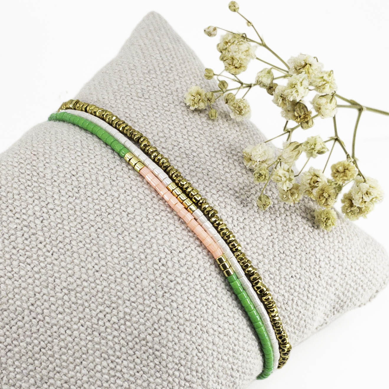 Bracelet en perles de rocaille colorées et or