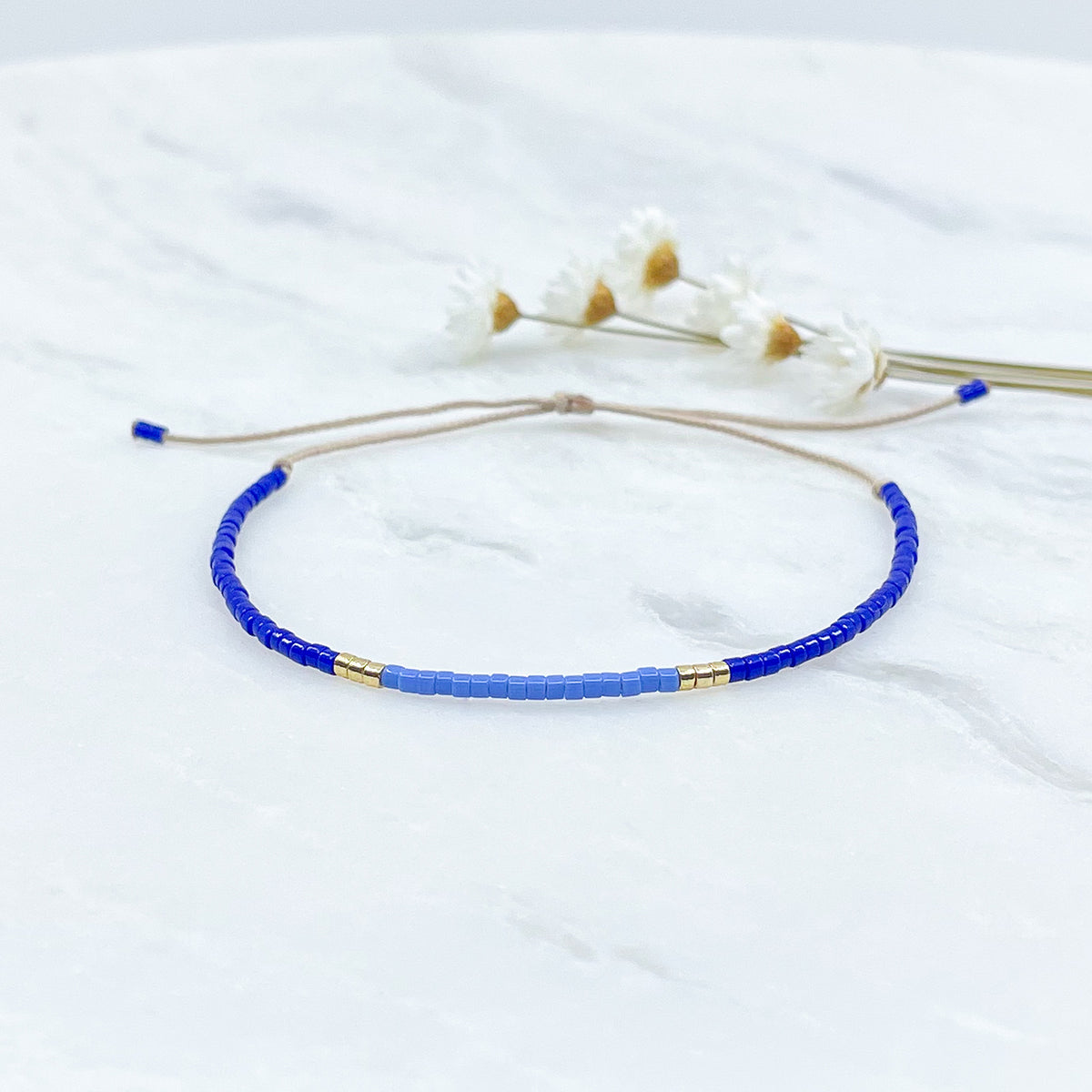 Bracelet en perles de rocaille colorées et or