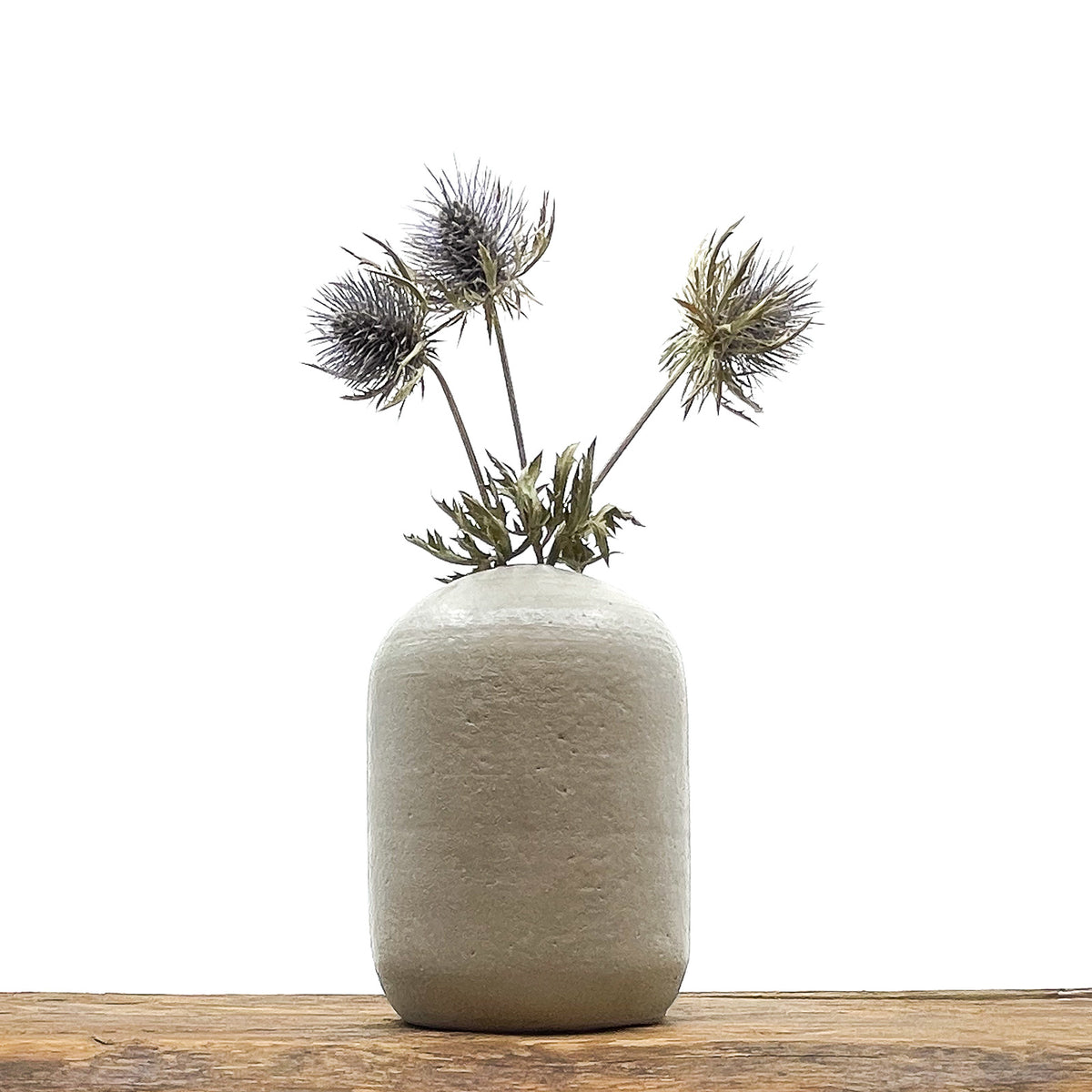 Vase en terre cuite fait main - design épuré.