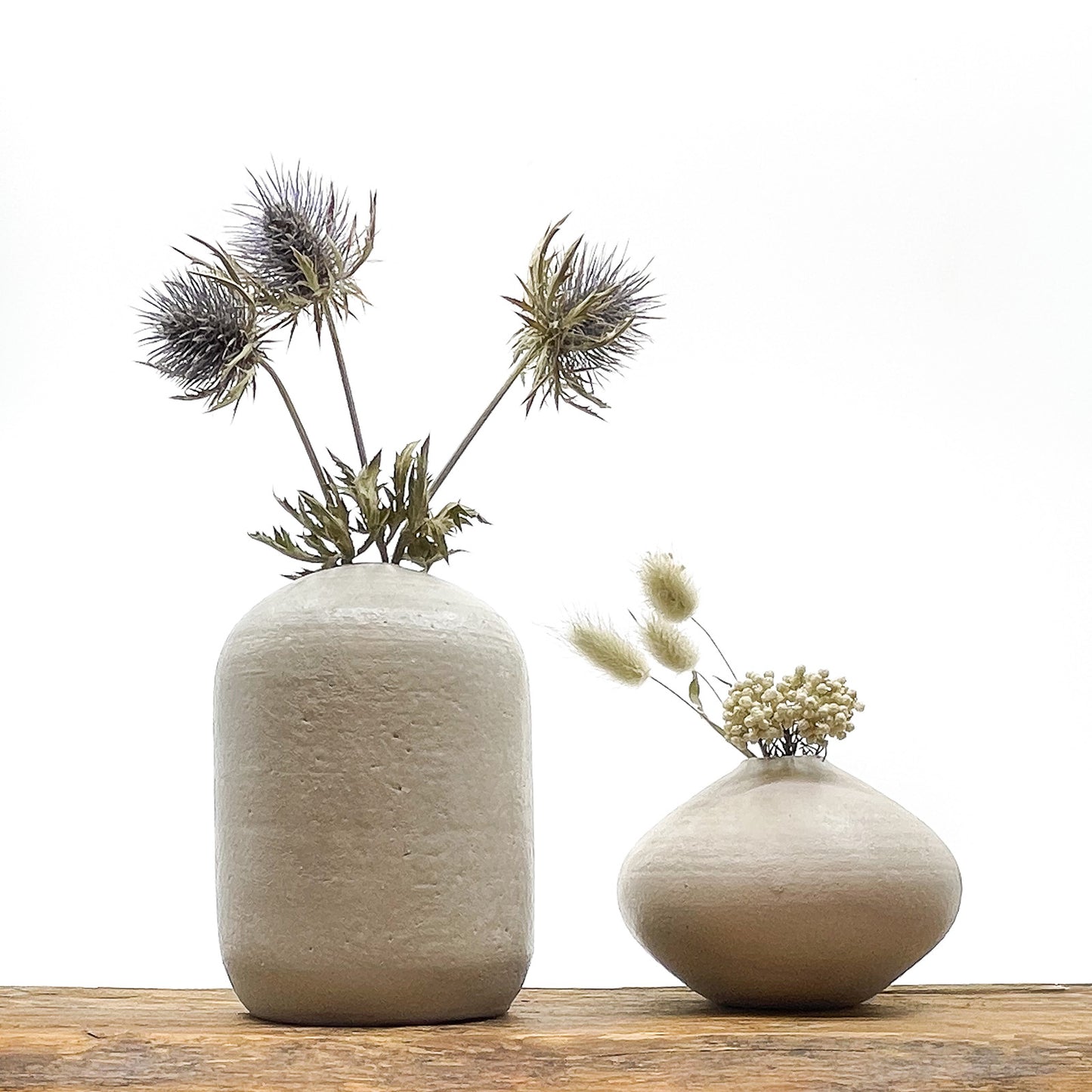 Vase en terre cuite fait main - design épuré.