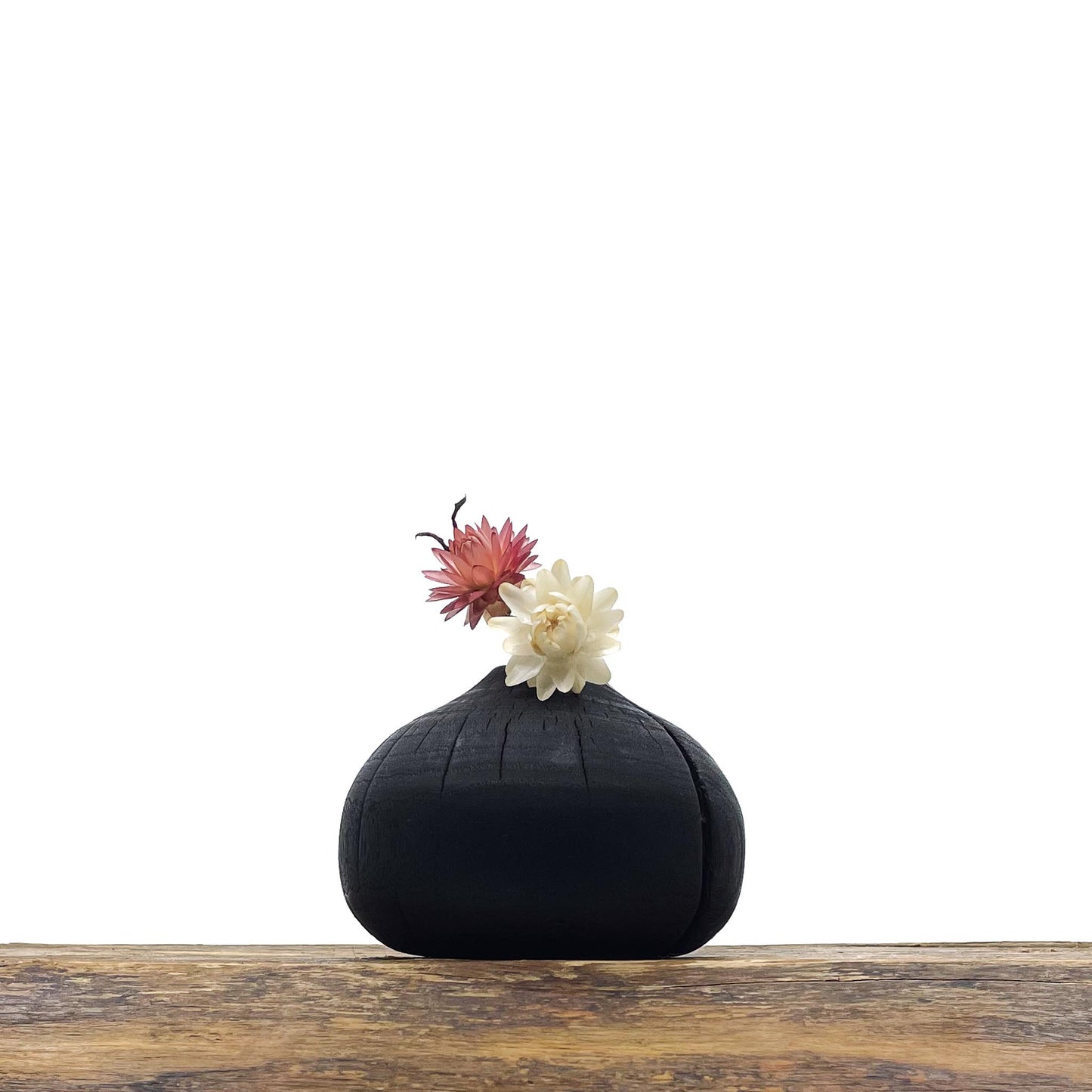 Vase en bois brut naturel - technique japonaise du bois brûlé.