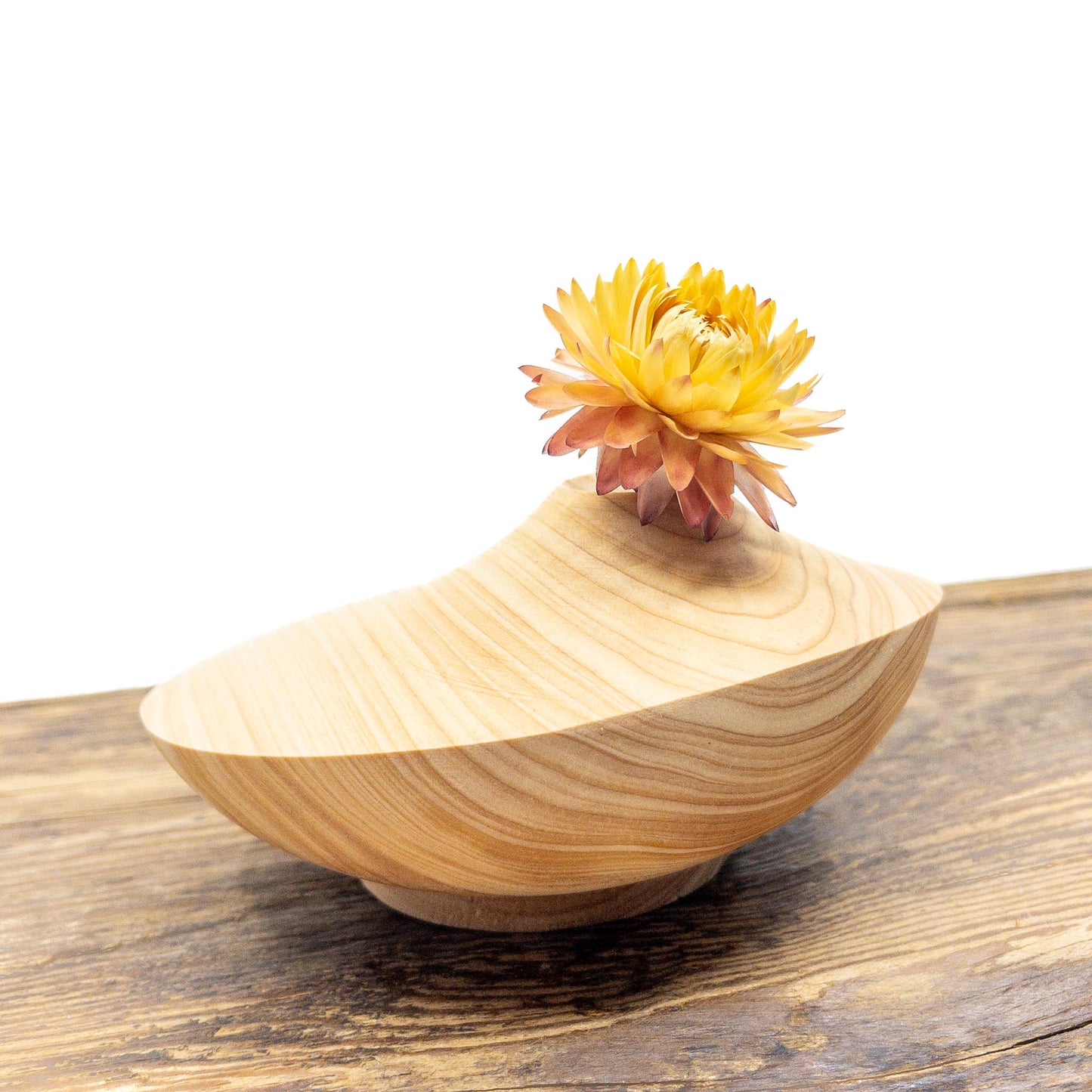 Vase en bois brut entièrement confectionné à la main