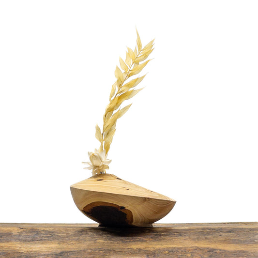 Vase en bois brut entièrement confectionné à la main