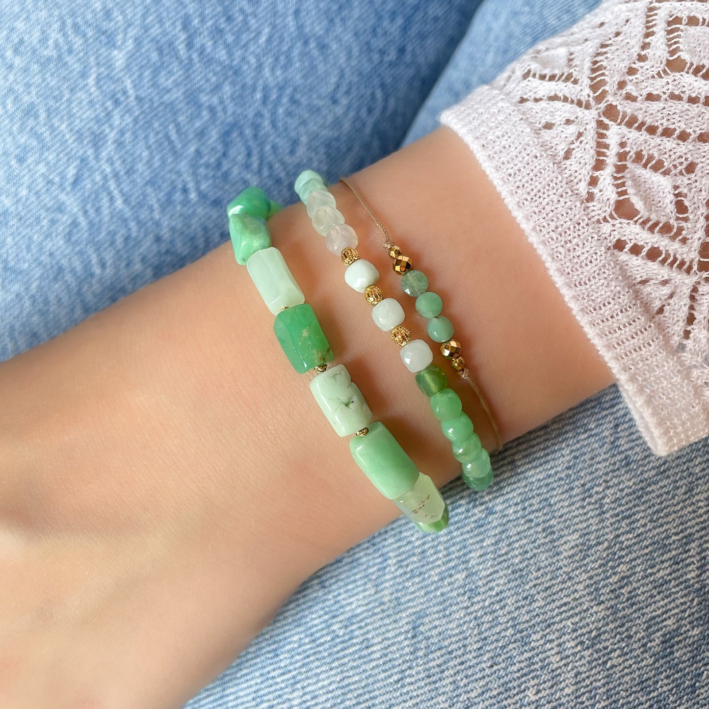 Bracelet ajustable composé de pierres fines naturelles de Chrysoprase aux teintes vert clair et vert lagon