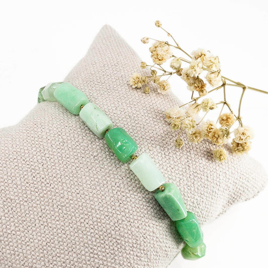 Bracelet ajustable composé de pierres fines naturelles en perles tubes de Chrysoprase aux teintes vert clair et vert lagon