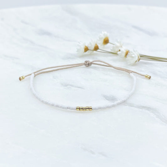 Bracelet en perles de rocaille blanc et or