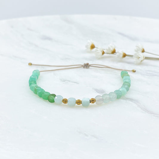 Bracelet ajustable composé de pierres fines naturelles de Chrysoprase aux teintes vert clair et vert lagon