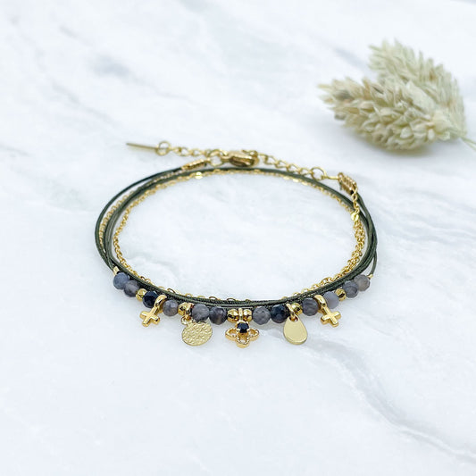 Bracelet multi liens cordon kaki foncé et chaîne dorée. Perles de Quartz Fumé Gris et 5 pampilles dorées.