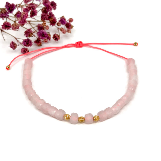Bracelet réglable en pierres fines naturelles, perles de quartz rose facettées montée sur un fil rose fluo