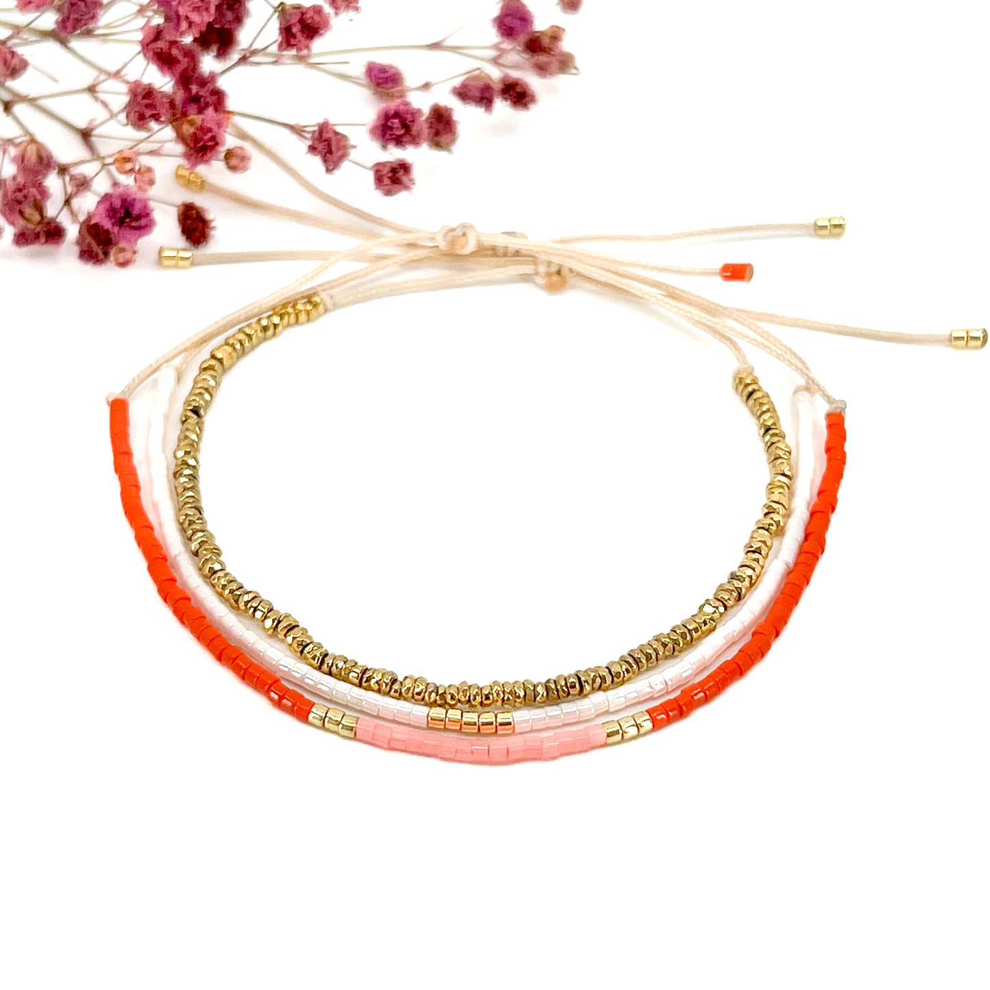 Trio de bracelets en pierres fines et perles de rocaille en verre "Orange, Rose et Blanc". Peuvent se porter indépendamment.