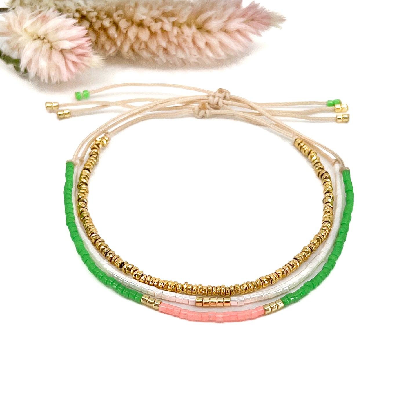 Trio de bracelets en pierres fines et perles de rocaille en verre "Vert, Rose et Blanc". Peuvent se porter indépendamment.