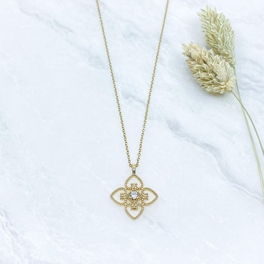 Collier pendentif fleur avec strass