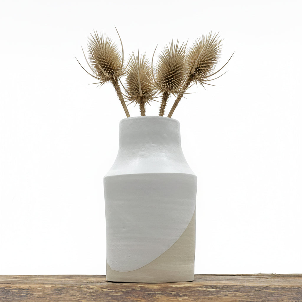 Vase pot de lait en céramique bicolore. Teintes naturelles blanche et crème.