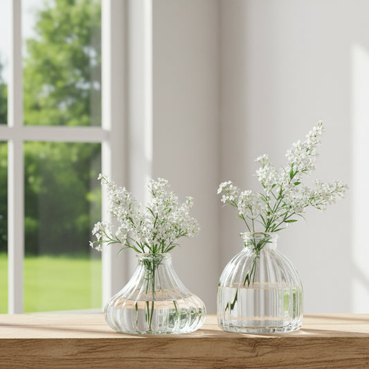 Duo de vases en verre recyclé transparent au design complémentaire.