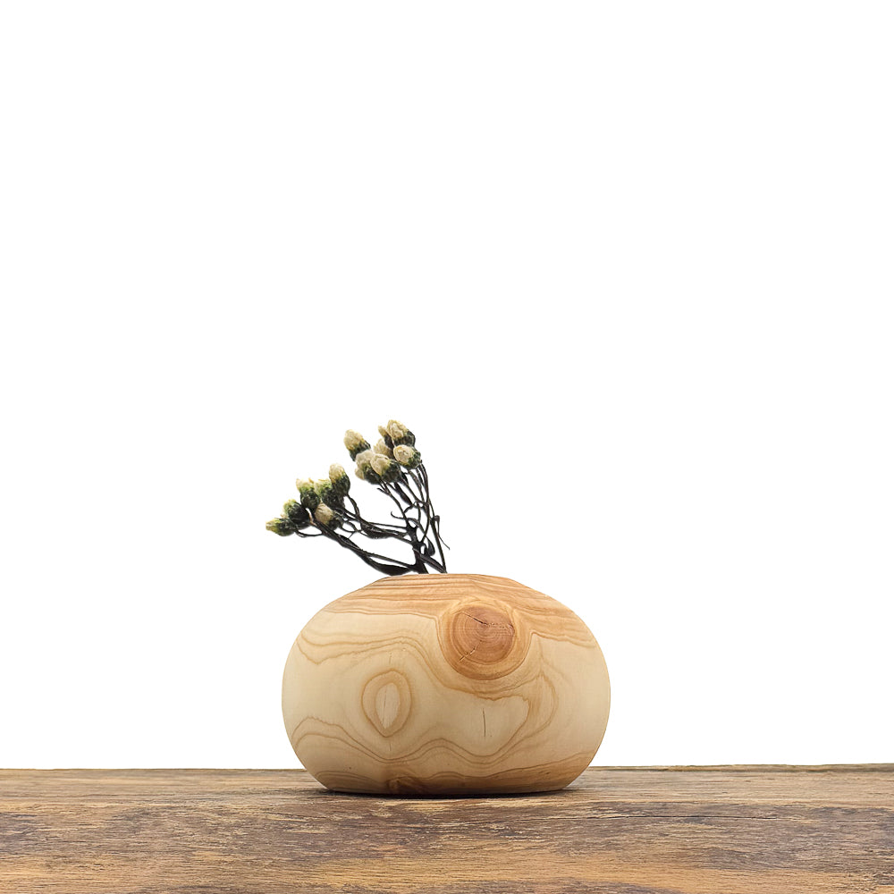 Vase en bois brut entièrement confectionné à la main