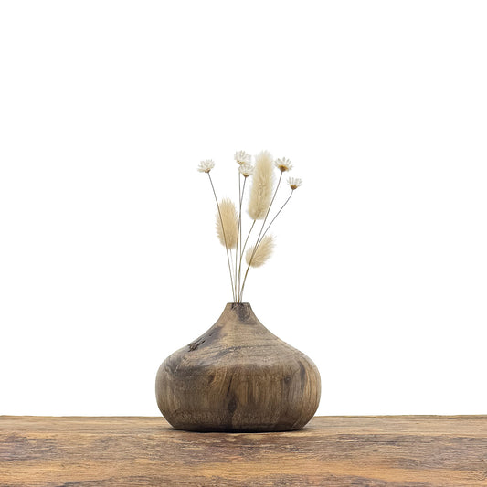 Petits vases en bois fait main pour fleurs séchées.