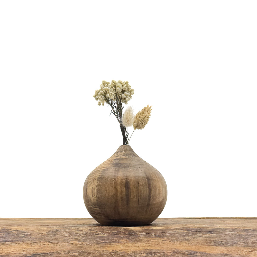 Petits vases en bois entièrement fait main pour fleurs séchées.
