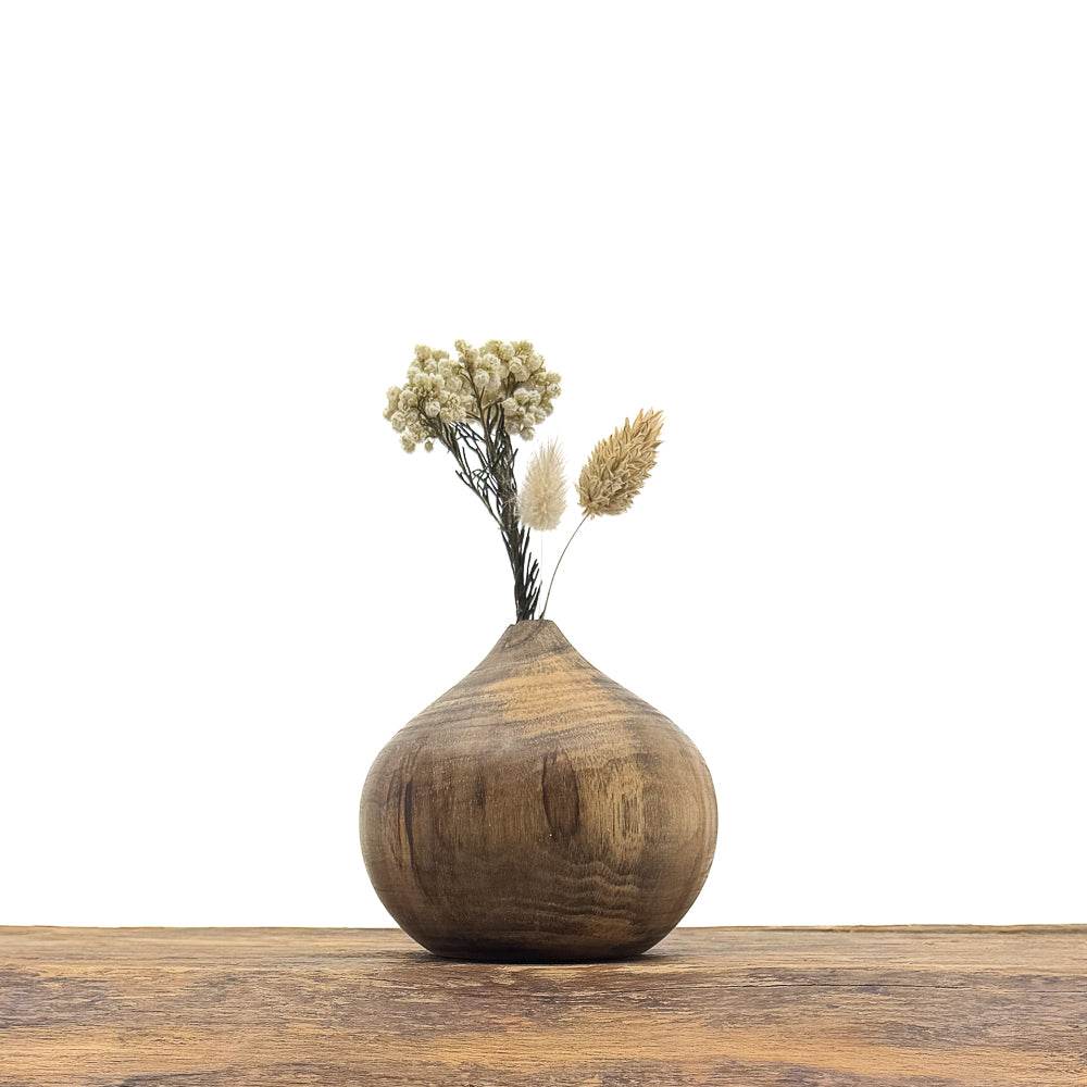 Petits vases en bois entièrement fait main pour fleurs séchées.