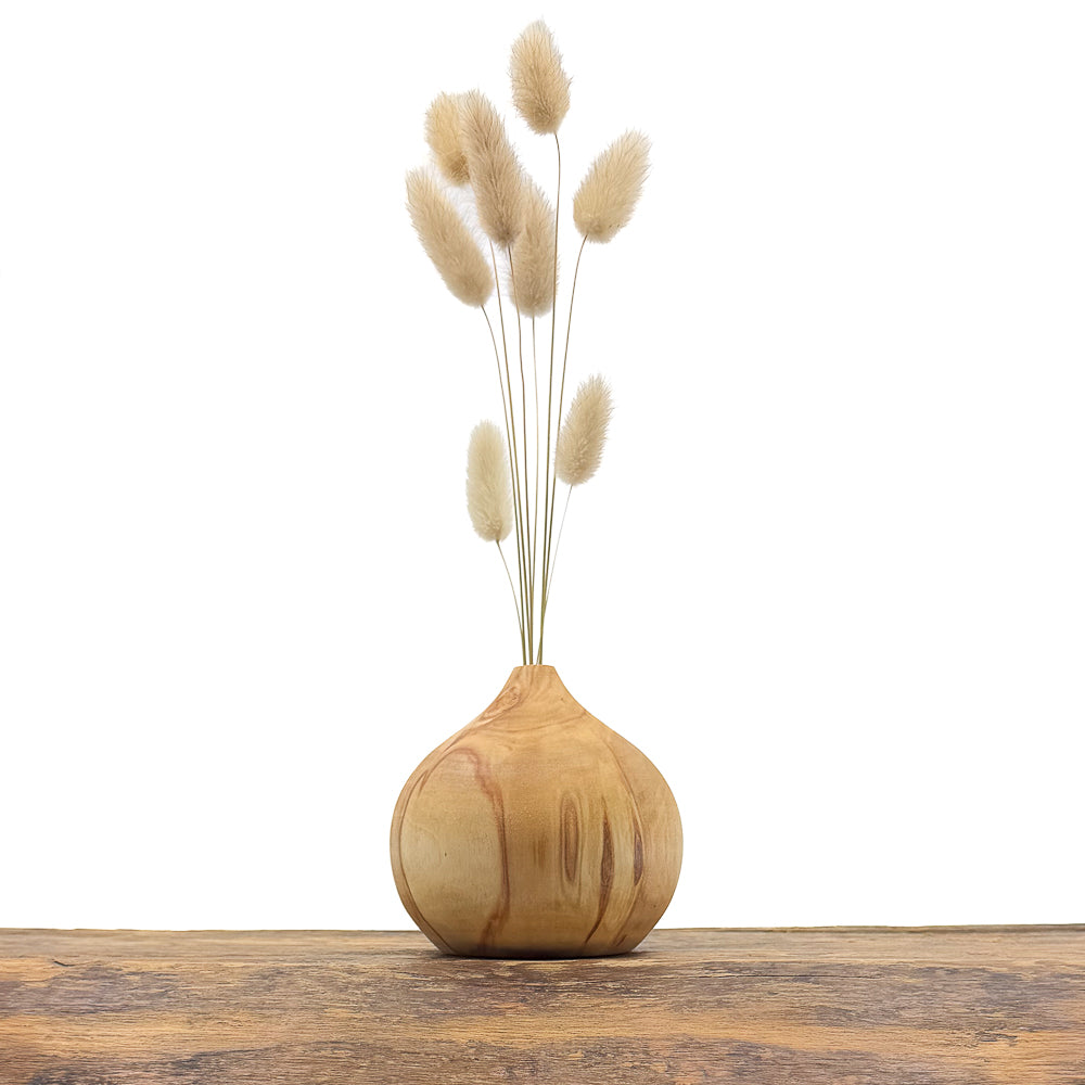 Petits vases en bois entièrement fait main pour fleurs séchées.