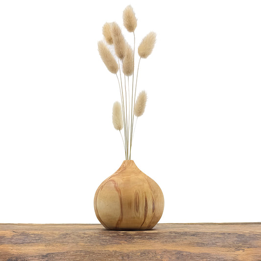 Petits vases en bois entièrement fait main pour fleurs séchées.
