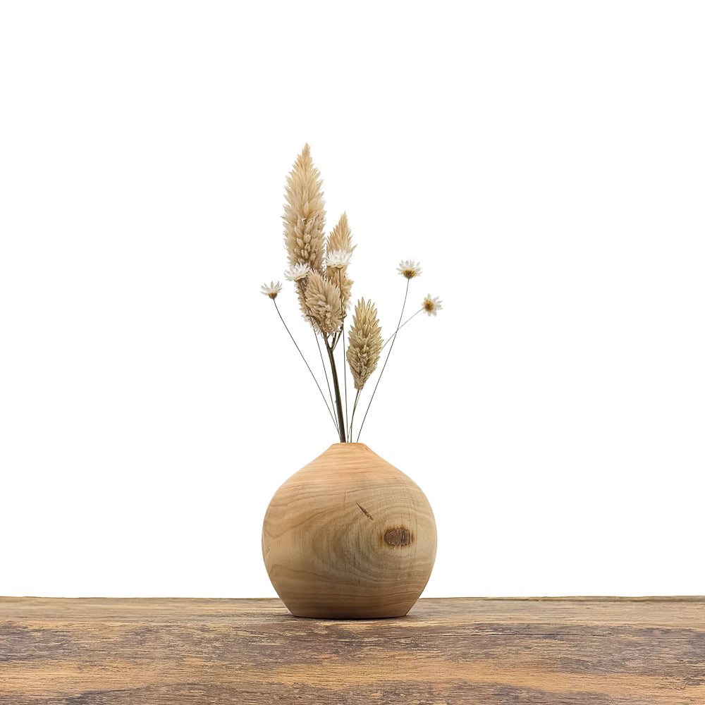 Petits vases en bois entièrement fait main pour fleurs séchées.
